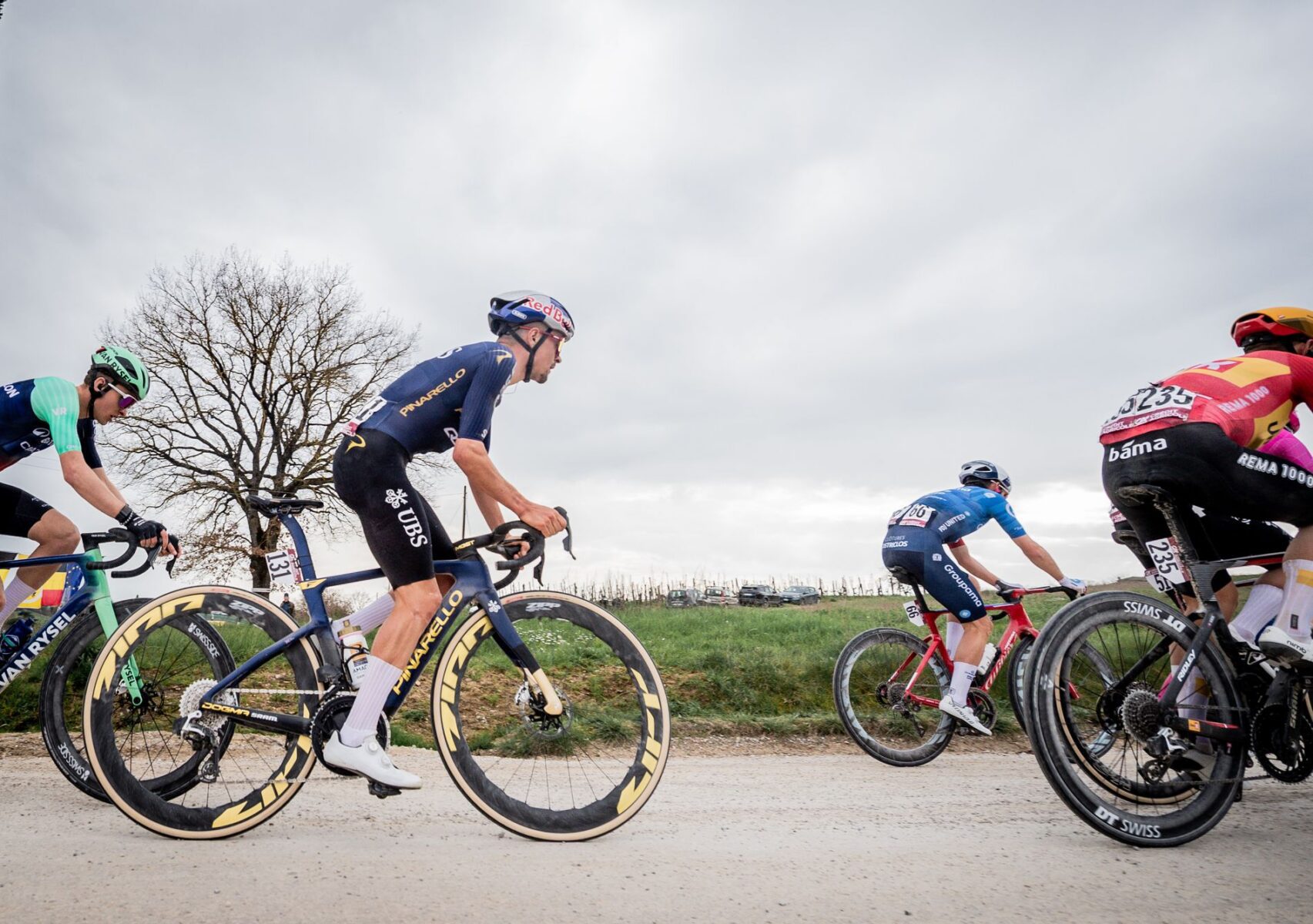 Strade Bianche11_inGamba_Pinarello Q36.5_03_2026_startt