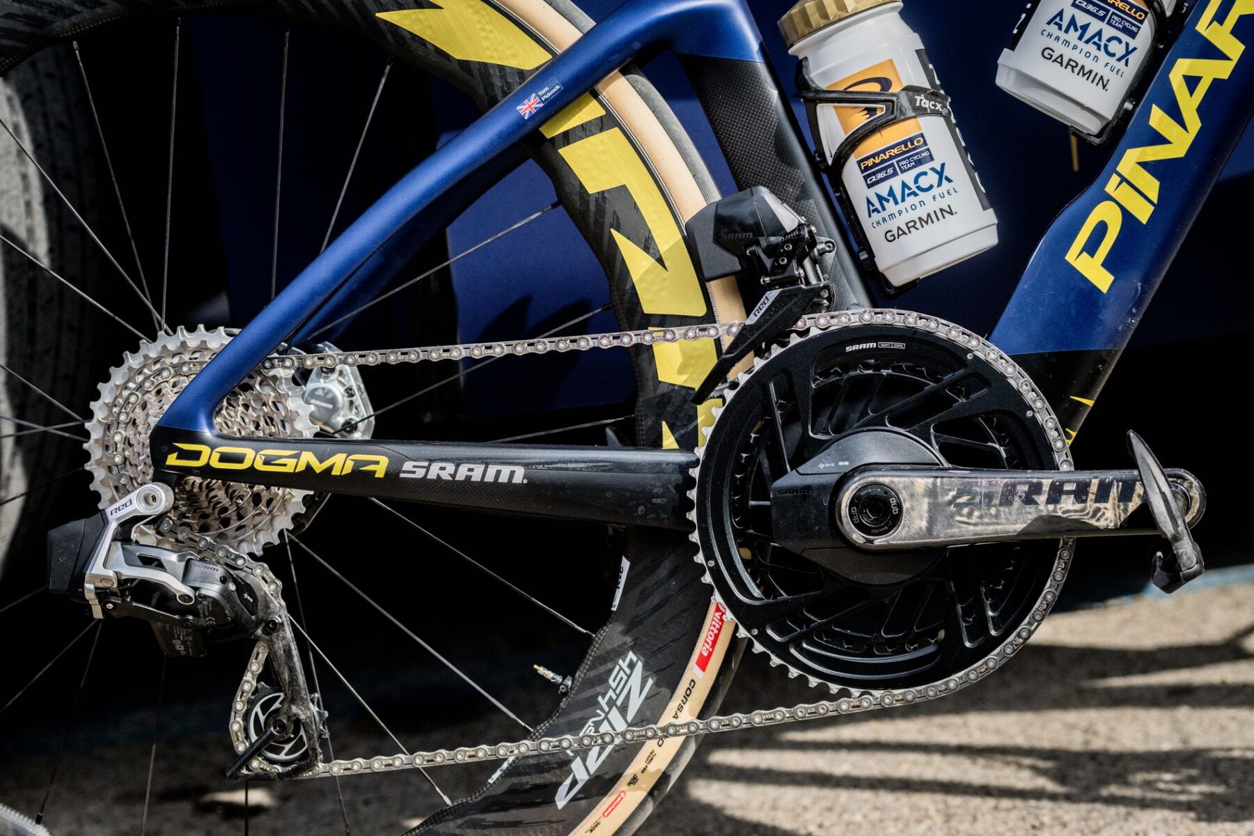 Strade Bianche_Pidcock bike13_inGamba Pinarello_03_2026_startt